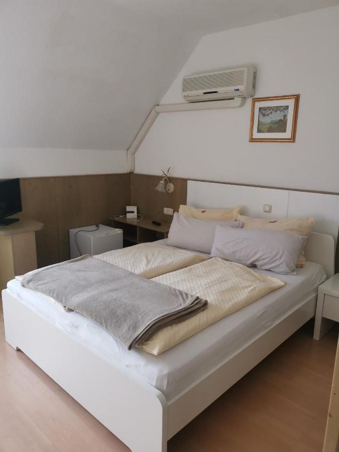 Pension Arkadenhof Loipersdorf bei Fuerstenfeld Bagian luar foto