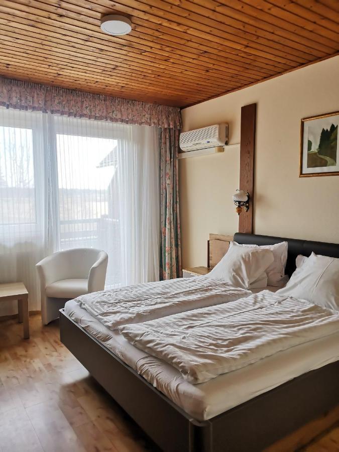 Pension Arkadenhof Loipersdorf bei Fuerstenfeld Bagian luar foto