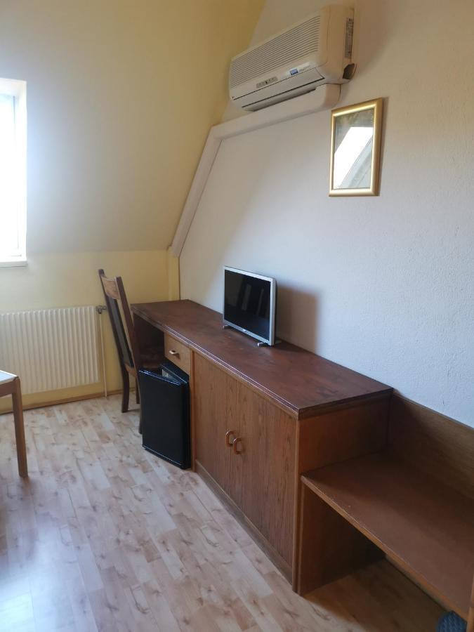 Pension Arkadenhof Loipersdorf bei Fuerstenfeld Bagian luar foto