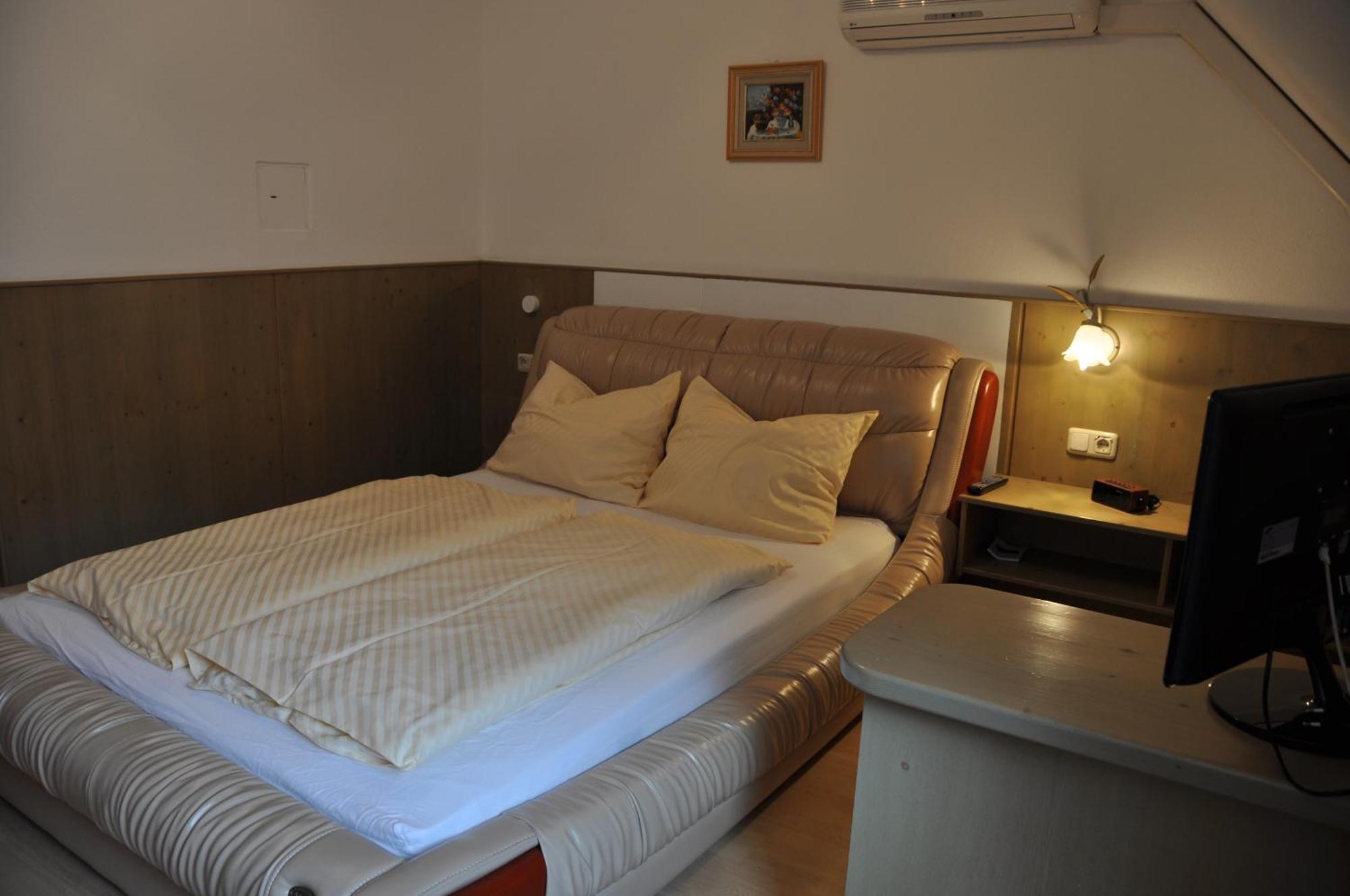 Pension Arkadenhof Loipersdorf bei Fuerstenfeld Bagian luar foto